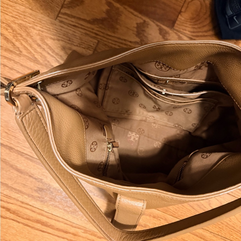 Tory Burch Tan Leather Shoulder Bag - Classic Tote - Picture 14 of 16